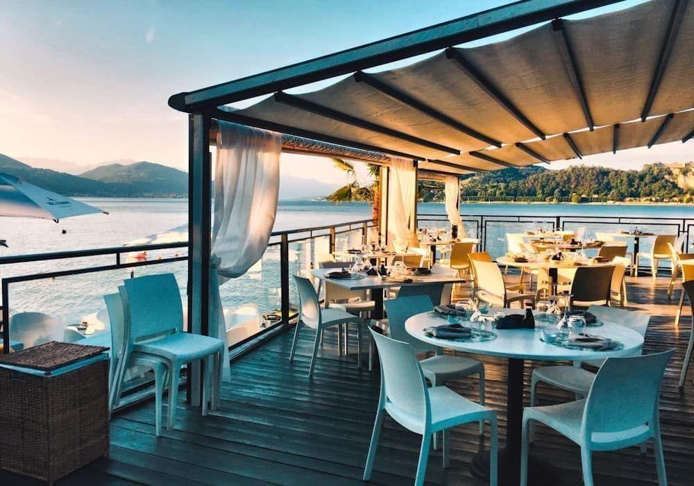 Nhà hàng & F&B — kịch bản triển khai Crewly AI